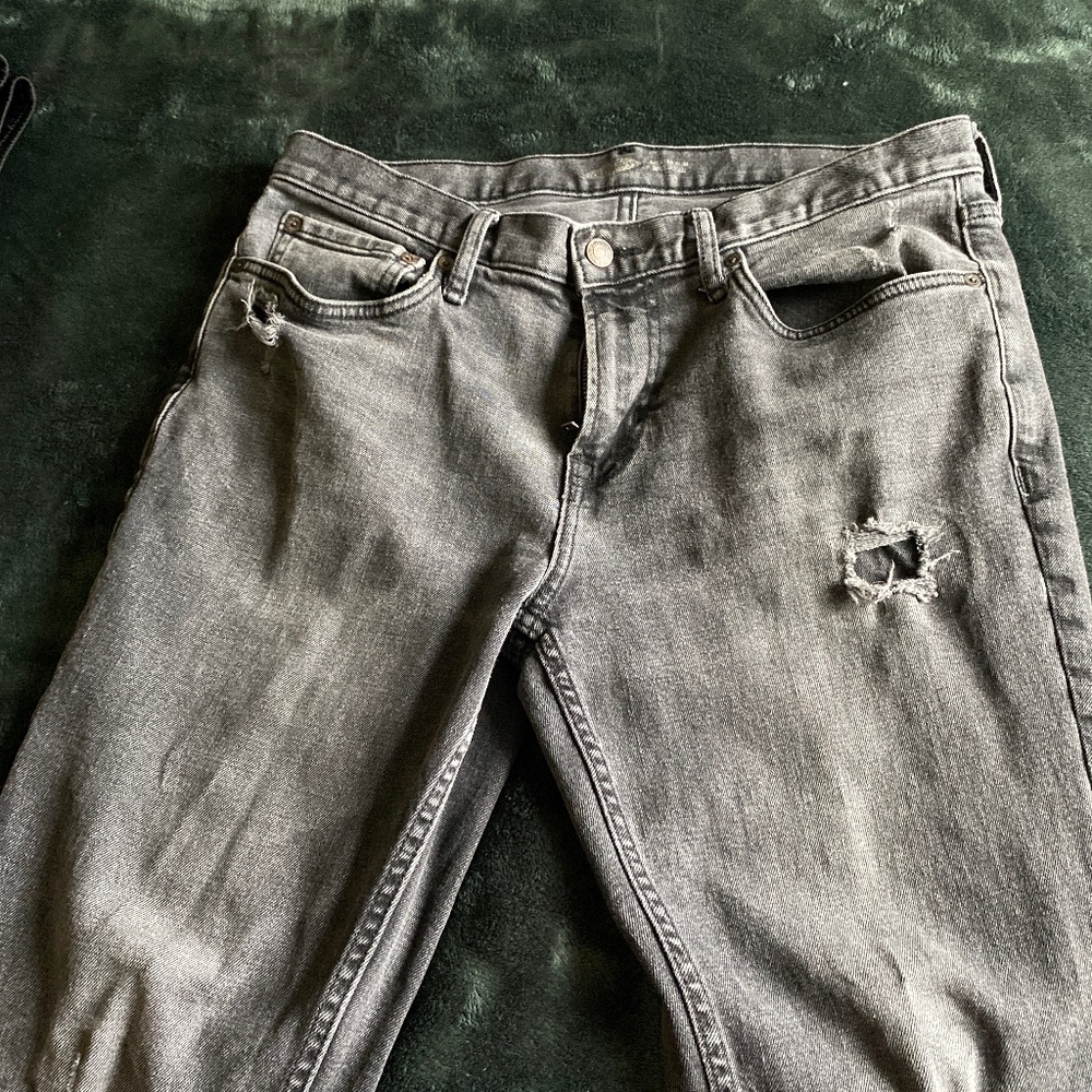 Faded black clolored skinny jeans